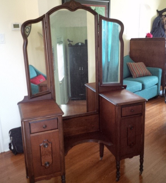 Antique vanity for a lady